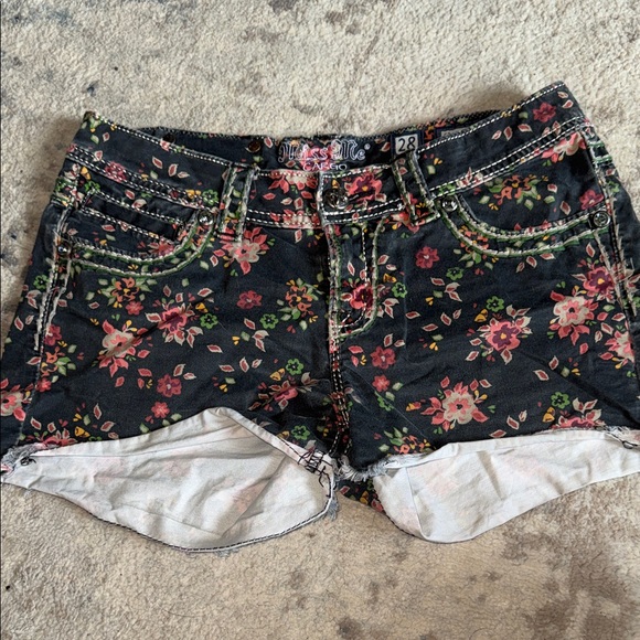MISS ME SIZE 28 DENIMN cargo Floral Women's Shorts Like new !!! - Picture 2 of 5